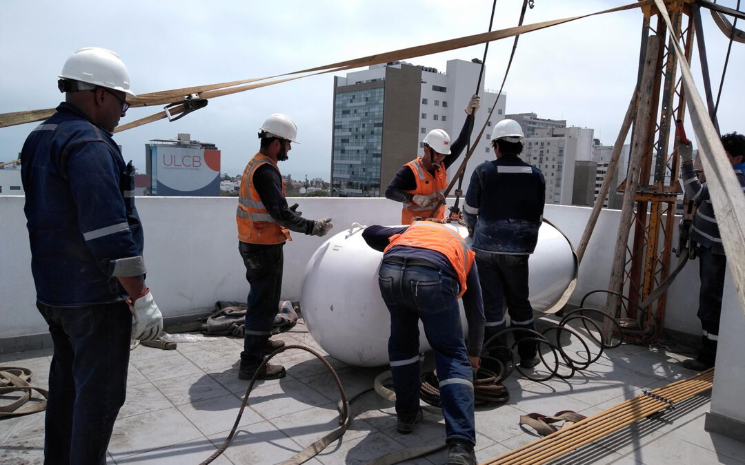 MANIOBRA PARA IZAJE DE TANQUE DE GAS EN SAN ISIDRO