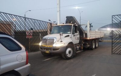 IZAJE Y MANIOBRA DE ROLLOS DE GEOMEMBRANA EN BASE AERONAVAL DEL CALLAO