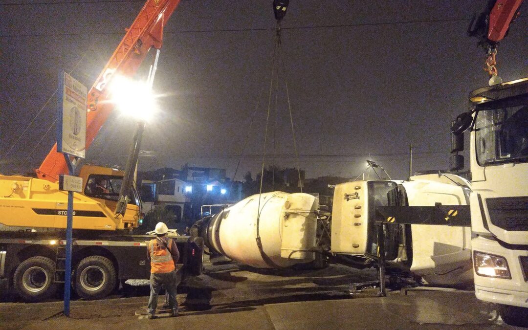 MANIOBRA DE RESCATE PARA CAMION MIXER EN VENTANILLA