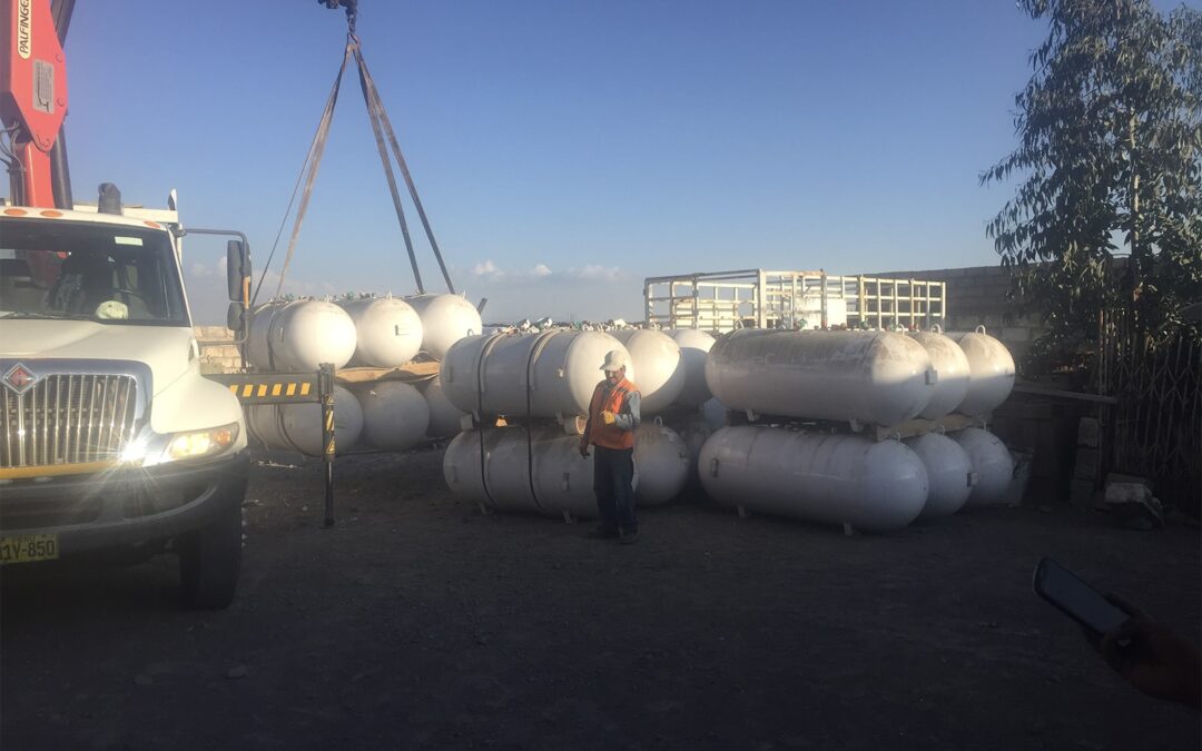 CARGA TRANSPORTE Y DESCARGA DE TANQUES DE GAS HORIZONTALES EN MARCONA ICA